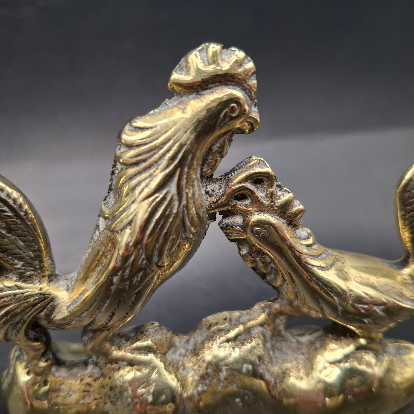 Metal Cock Fighting Ornament