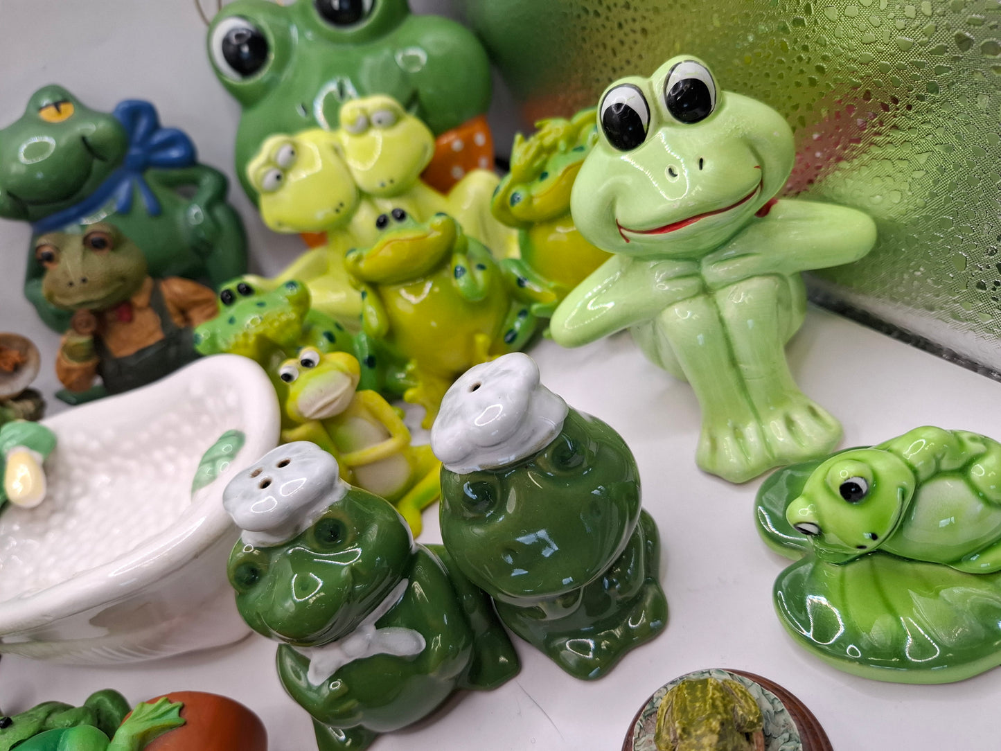 Random Frog Ornament