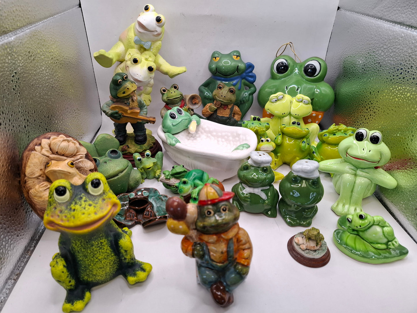 Random Frog Ornament