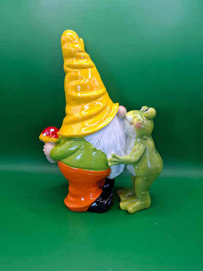 Weird Fella Kissing a Frg