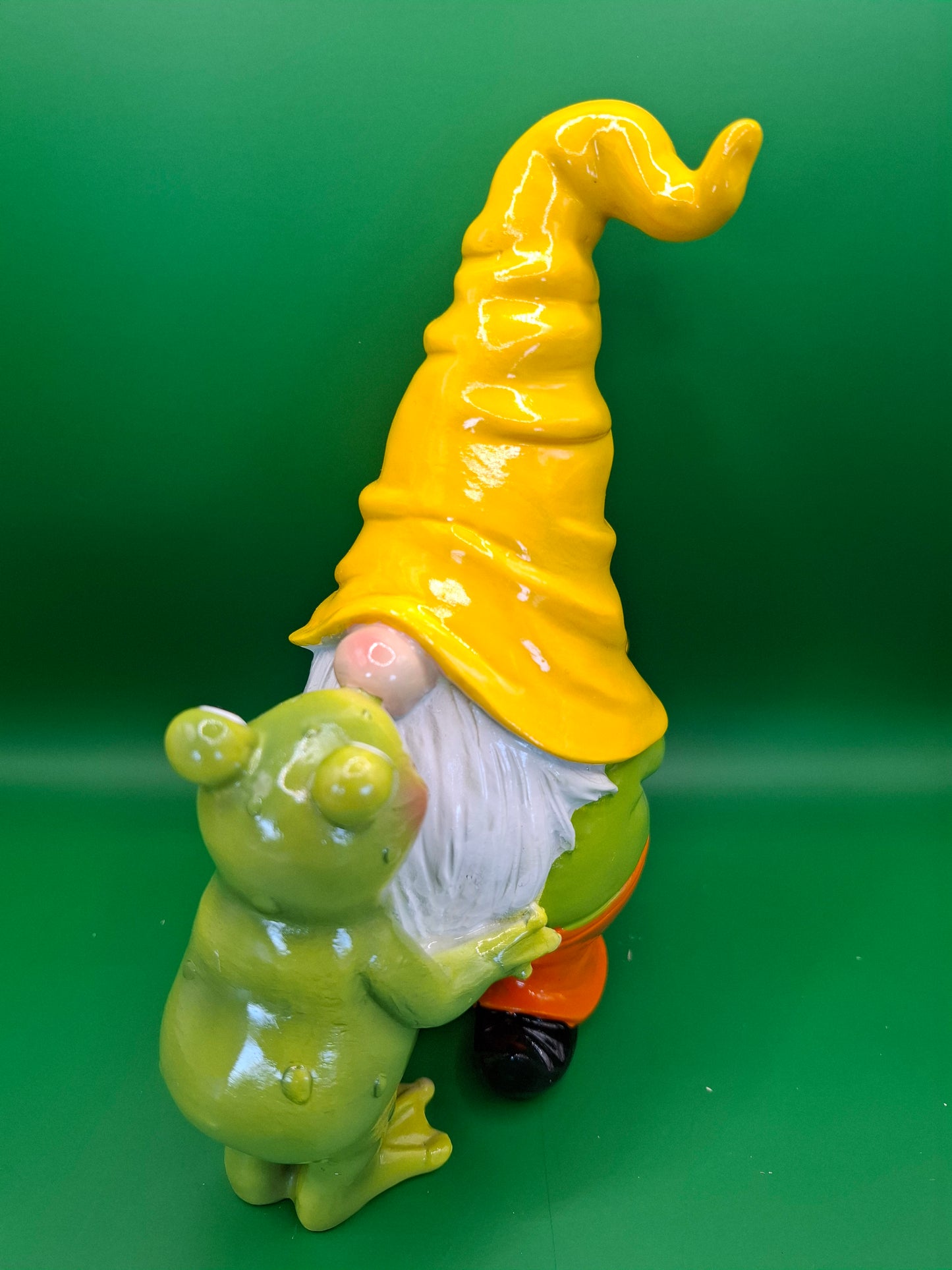 Weird Fella Kissing a Frg