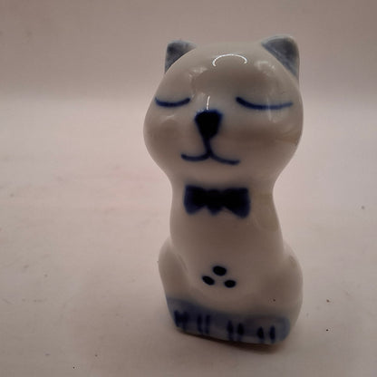 Blue & White Animals