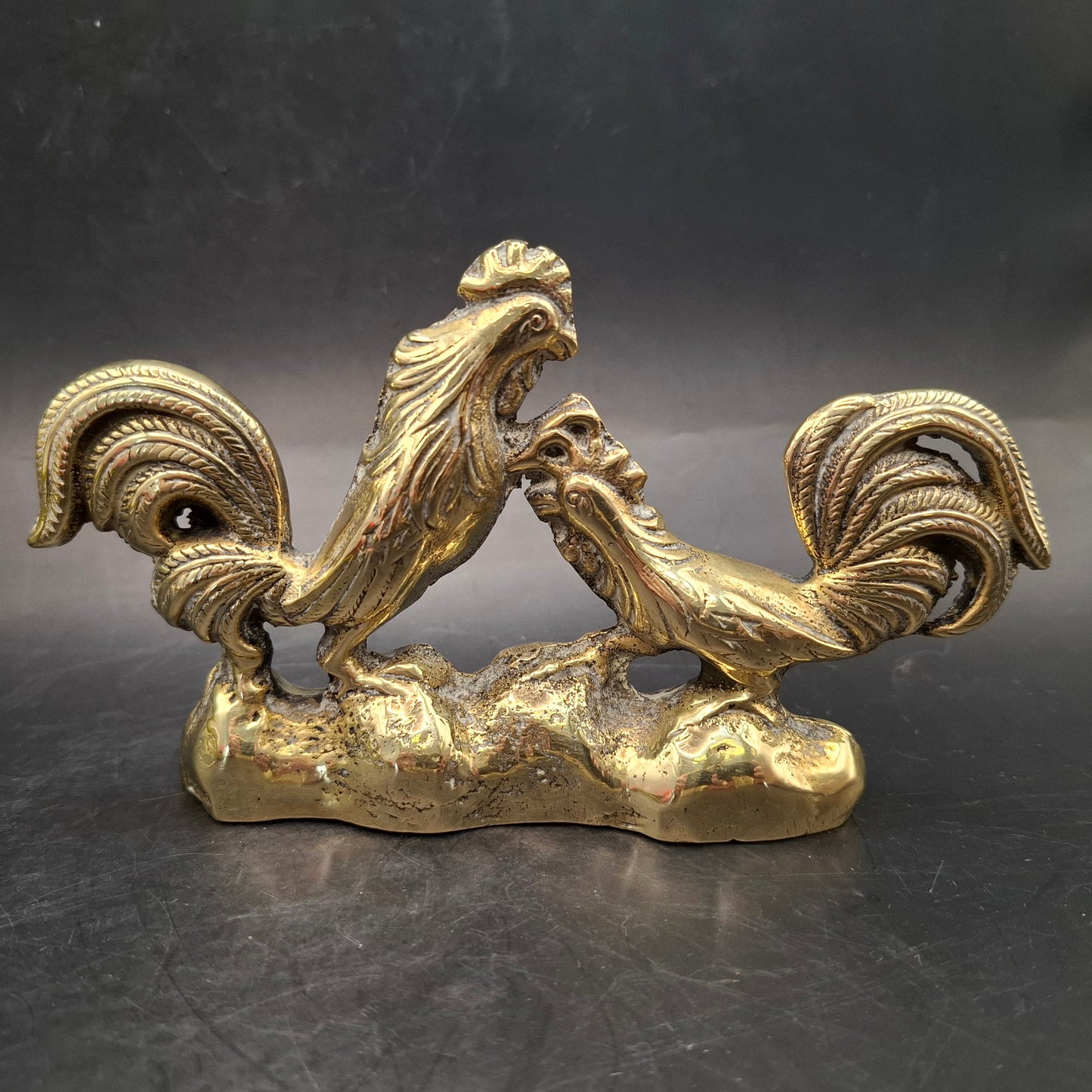 Metal Cock Fighting Ornament