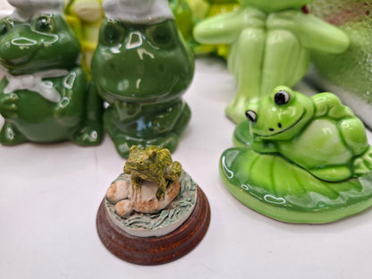 Random Frog Ornament