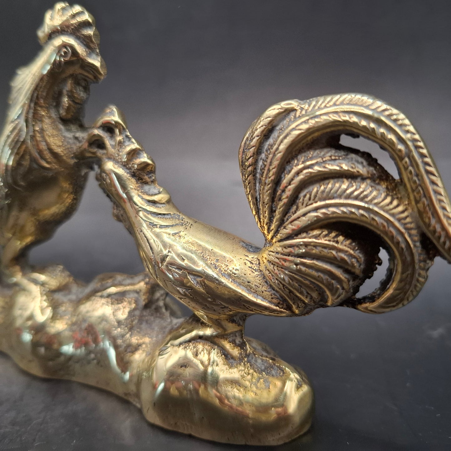 Metal Cock Fighting Ornament
